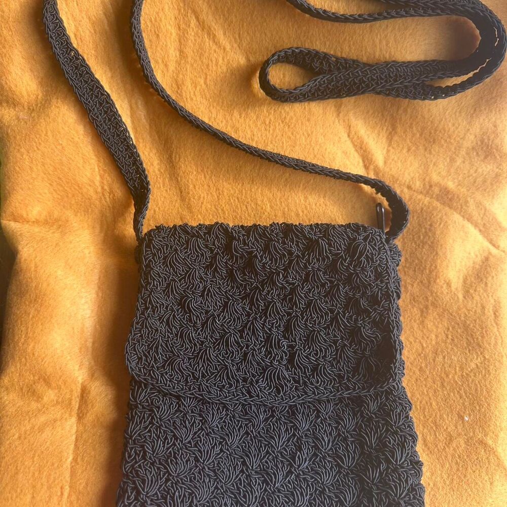 Small Crocheted cross body bag- black - Picture 1 of 6